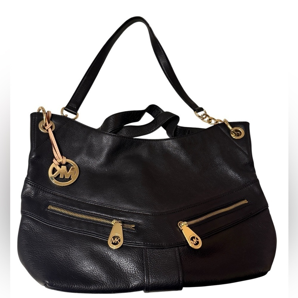 Michael Kors, gorgeous large Black Leather Shoulder Bag with lots of spaces